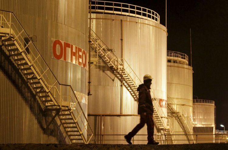 Oil rises slightly; focus on China demand and U.S.
outlook