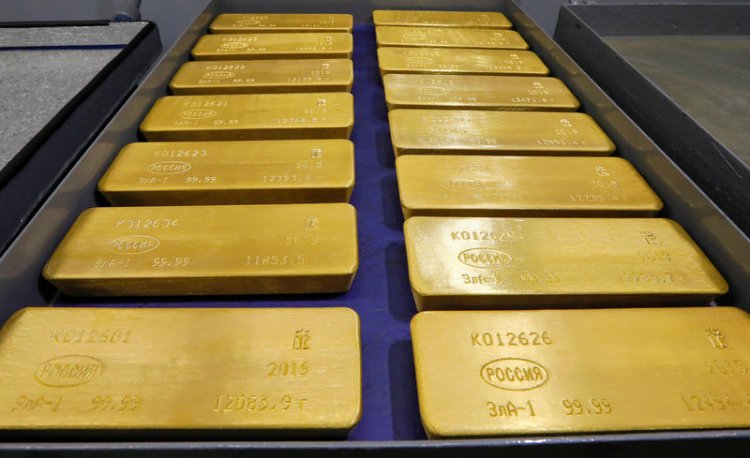 Gold prices retreat from recent highs amid rate hike
uncertainty