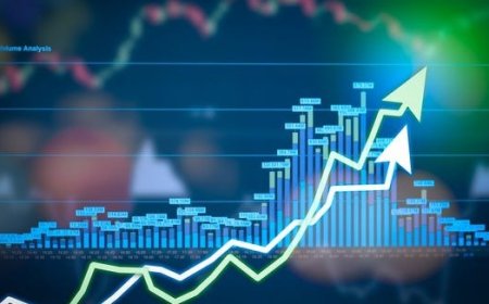 Canadian Stocks Surge as Speculation Grows of Fed Rate Hike Pause