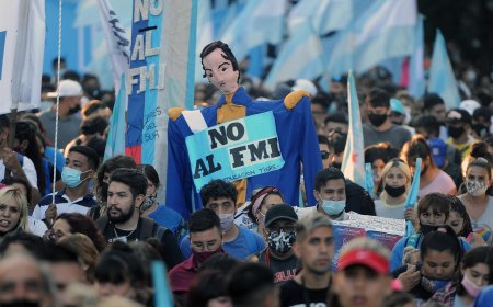 Argentina Faces Critical IMF Talks to Resolve Looming Debt Crisis