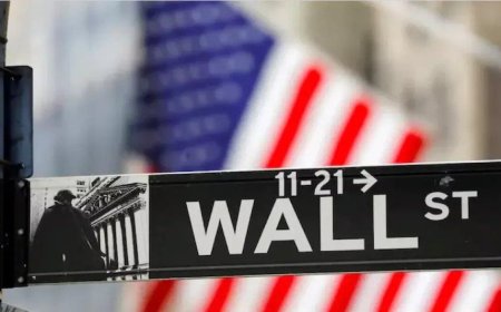 Wall Street Bears Witness to Market Decline Amid Labor Data and Rate Hike Concerns