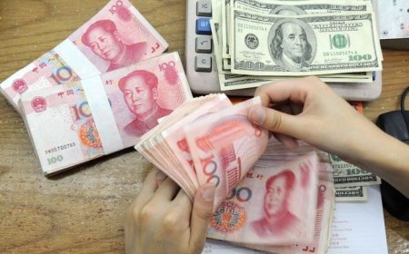 Forex-Dollar Weakens on Strong US Retail Sales; Yuan Drops on China Rate Cut