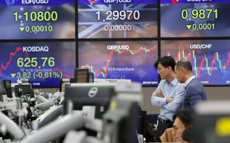 Markets React as Investors Await Powell's Speech: Asian Stocks Follow Wall Street's Lead