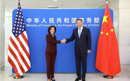 US Commerce Chief Gina Raimondo Set for Important Meeting with Chinese Vice Premier in Beijing