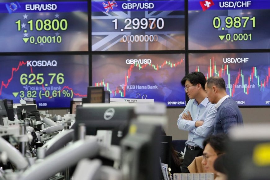 Markets React as Investors Await Powell's Speech: Asian Stocks Follow Wall Street's Lead
