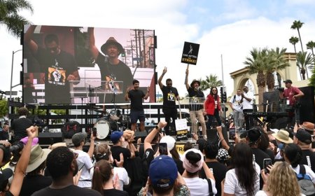 Hollywood Labor Dispute: Drew Barrymore's Show Returns Amid Controversy