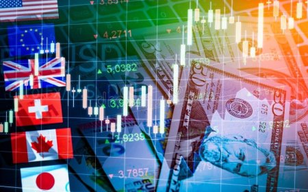 Yen Edges Up as Dollar Takes a Dip: Forex Market Update, Oct 4, 2023
