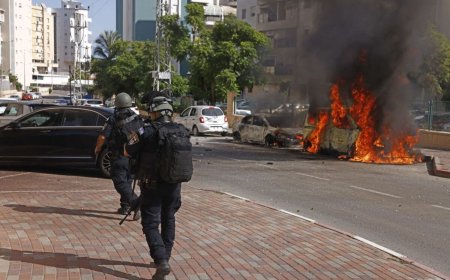 Israeli Markets React to Hamas Attack: Stocks Decline, Businesses Close