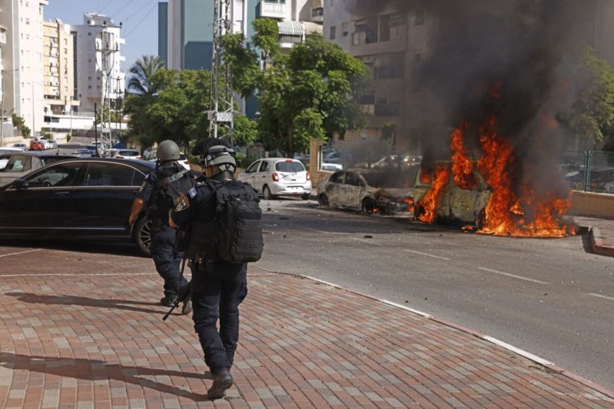 Israeli Markets React to Hamas Attack: Stocks Decline, Businesses Close