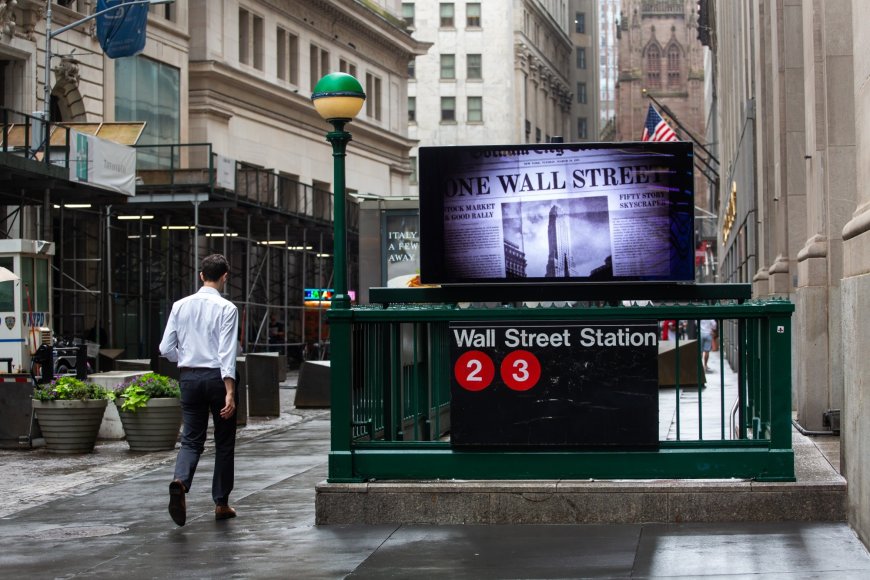 Wall Street Faces New Challenges: Rising Borrowing Costs and Middle East Tensions