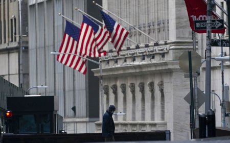 Stock Market Optimism as Federal Reserve Hints at Rate Hike Pause
