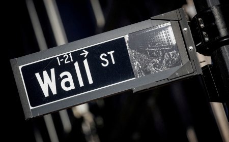 Wall Street Retreats as Investors Anticipate Nvidia Results and Fed Minutes