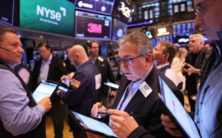 Market Insight: Stocks on Pause as Fear Gauge Hits Historic Low