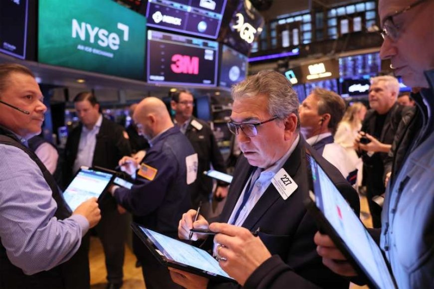 Market Insight: Stocks on Pause as Fear Gauge Hits Historic Low
