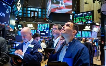 Mixed Signals in US Stock Futures as Investors Wait for Jobs News