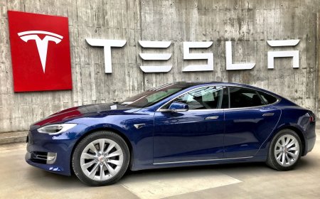 Tesla Offers Year-End Incentives to Drive Sales in Tight EV Market