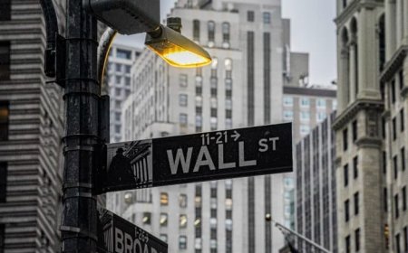 Futures Hold Steady Ahead of Fed Decision; Tesla Faces Pre-market Slip