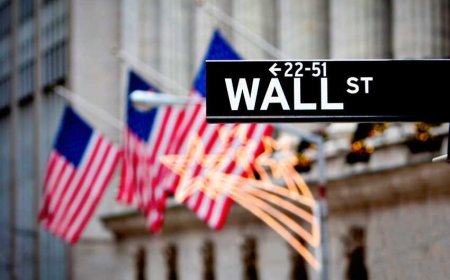Wall Street Eyes Positive Start as Investors Anticipate Key Economic Data and Fed's Influence