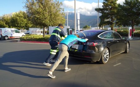 Tesla Owner Abandons Model 3 After Highway Breakdown