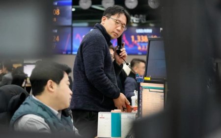 Asian Stock Markets Suffer as China Economy Falters; Eyes on Fed Meeting