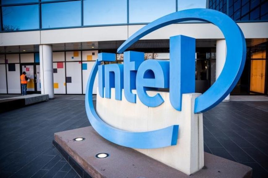 US Stock Market Faces Decline as Bleak Intel Outlook Casts Shadow on Tech Sector