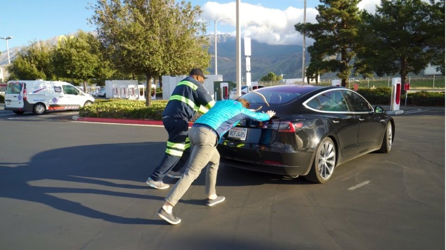 Tesla Owner Abandons Model 3 After Highway Breakdown