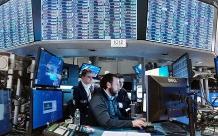 U.S. Stock Futures Inch Upward Ahead of Revised Inflation Data