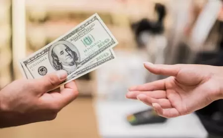 Forex Dollar Holds Firm Amid Inflation Fears, Yen at Crucial Point