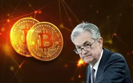Dollar Dips as Powell Takes Center Stage; Bitcoin's Rally Reinforces Crypto Surge