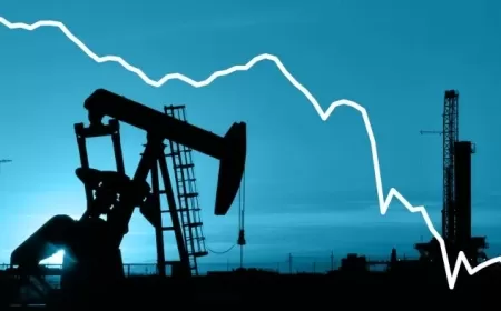 Oil Prices Slip as US Crude and Gasoline Stocks Surge