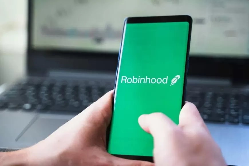 Robinhood Races to Fix Service Outage Affecting Thousands of Users