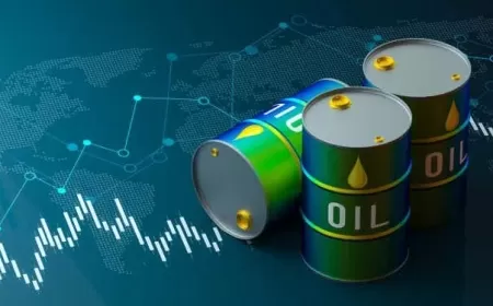 Oil Prices Fluctuate After US Crude Stockpile Drop and Geopolitical Tensions