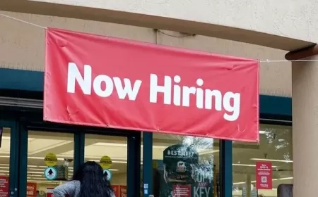 US Unemployment Claims Drop to 227,000, Indicating Job Market Strength