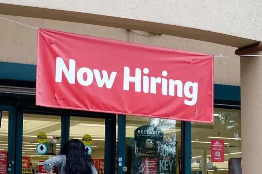 US Unemployment Claims Drop to 227,000, Indicating Job Market Strength