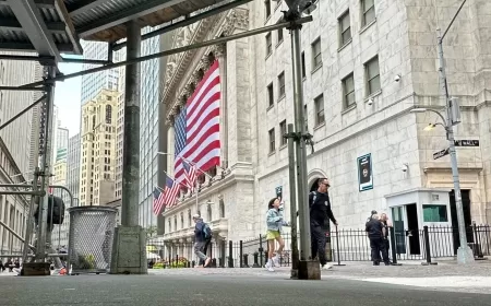 US Futures Slip as Markets Await Key Inflation Data and Earnings Reports