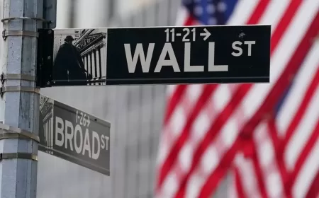 Wall Street Predicts Strong US Economic Growth and Market Gains in 2025