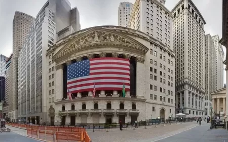Why Wall Street Thinks Bank Stocks Will Shine in 2025