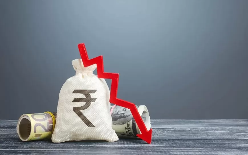 Indian Rupee Hits Record Low | Impact of US Federal Reserve Policies on Economy