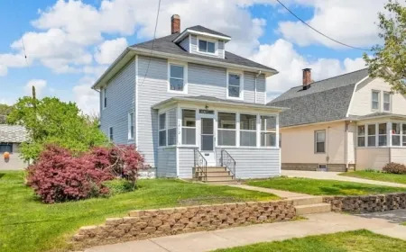 Home Sellers Set High Prices, But Buyers Are Holding Back in 2025 Housing Market
