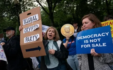 Trump Crypto Dinner Turns Chaotic as Protesters Slam Memecoin Millionaires