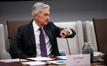 Trump Allies Target Powell Over Fed’s $2.5 Billion Office Upgrade, Talk of Removal Grows