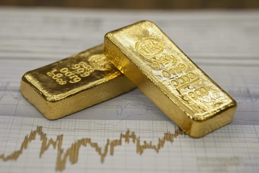 Gold Reaches $4,000 Record on Strong Investor Demand