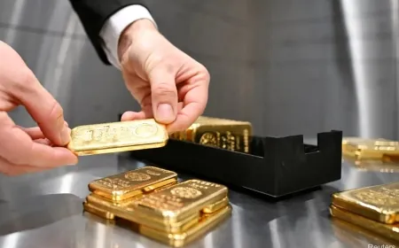 Gold Holds Below $4,100 as Traders Wait to See What the Fed Will Do in December