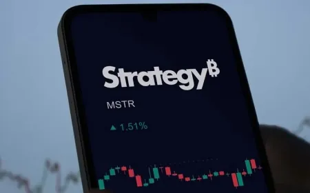 Strategy Keeps Nasdaq 100 Spot Despite Growing Debate Over Its Bitcoin-Focused Model