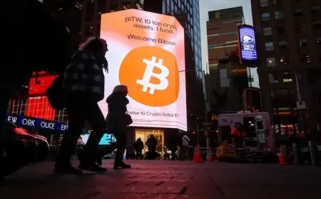 Bitcoin Slips Below $86,000 as Selling Pressure Persists Near Yearly Lows